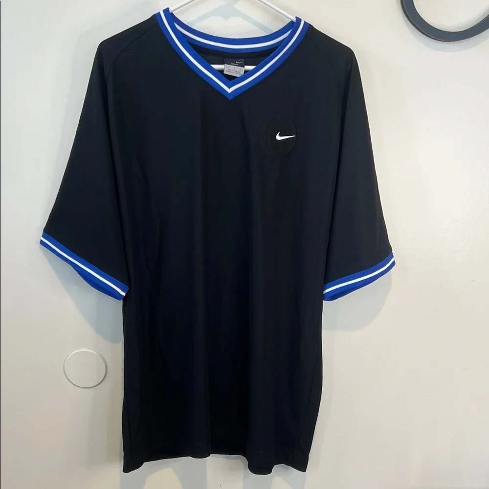 Vintage Nike Men's Black Basketball Shirt/Jersey with Blue Trim